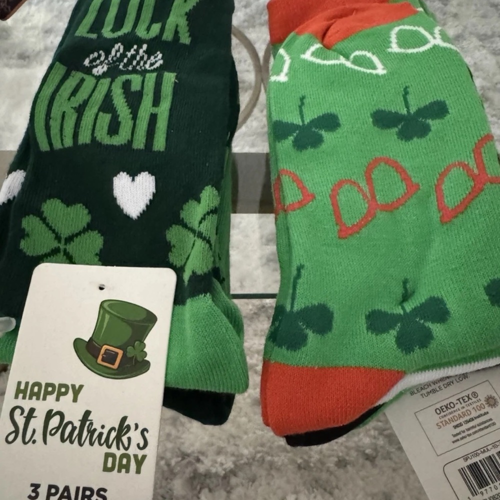 6 x Pairs of St. Patrick's Day Men's Crew Socks - Green Shamrock Pattern